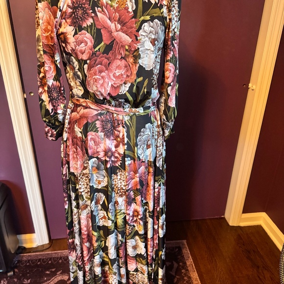 Dramatic Janette Floral Fall Maxi Gown Size Medium - Picture 6 of 7